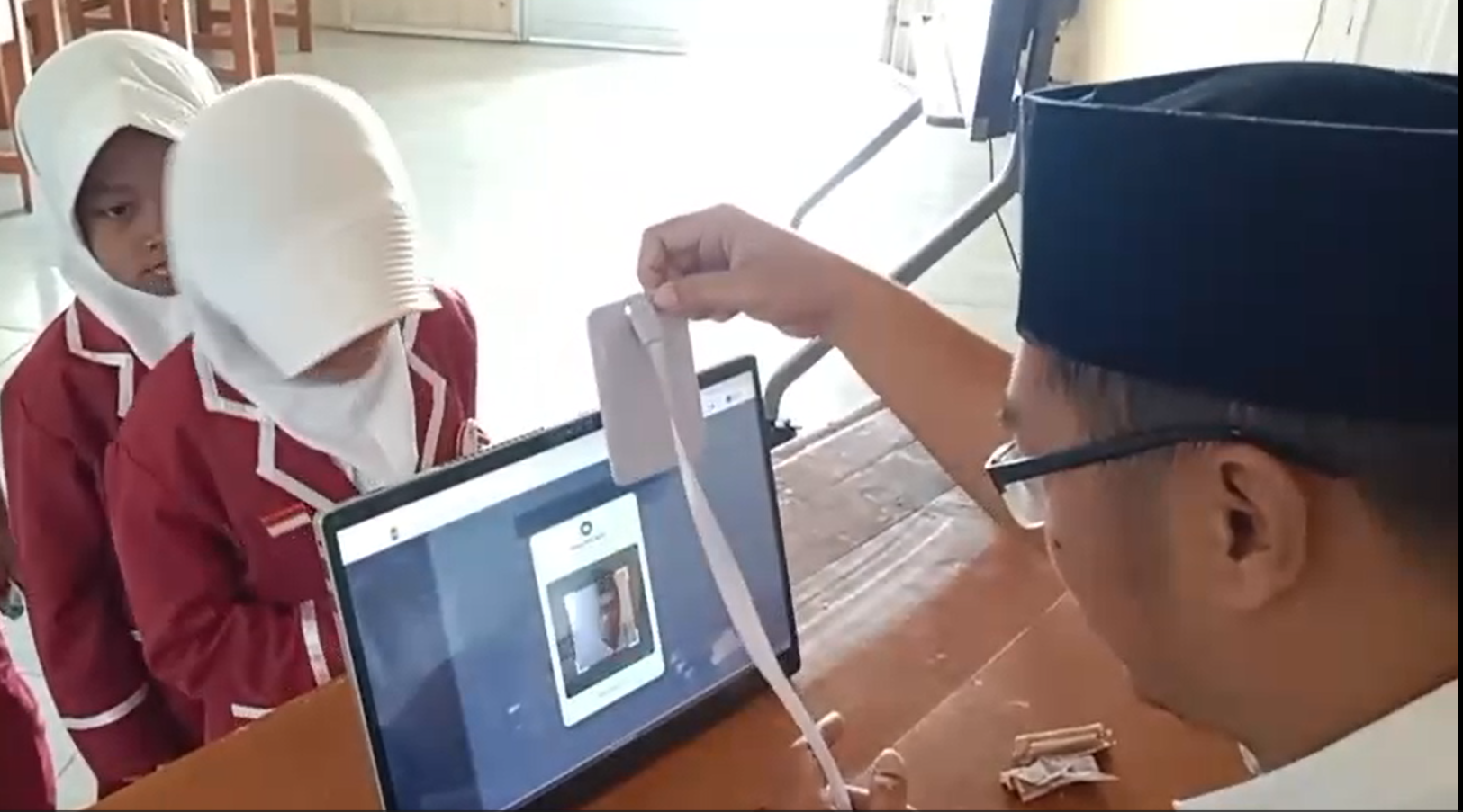 Bank Mini Sekolah Digital (Setor,Tarik, Trasfer, Jajan via aplikasi Smart Grahari Mobile)